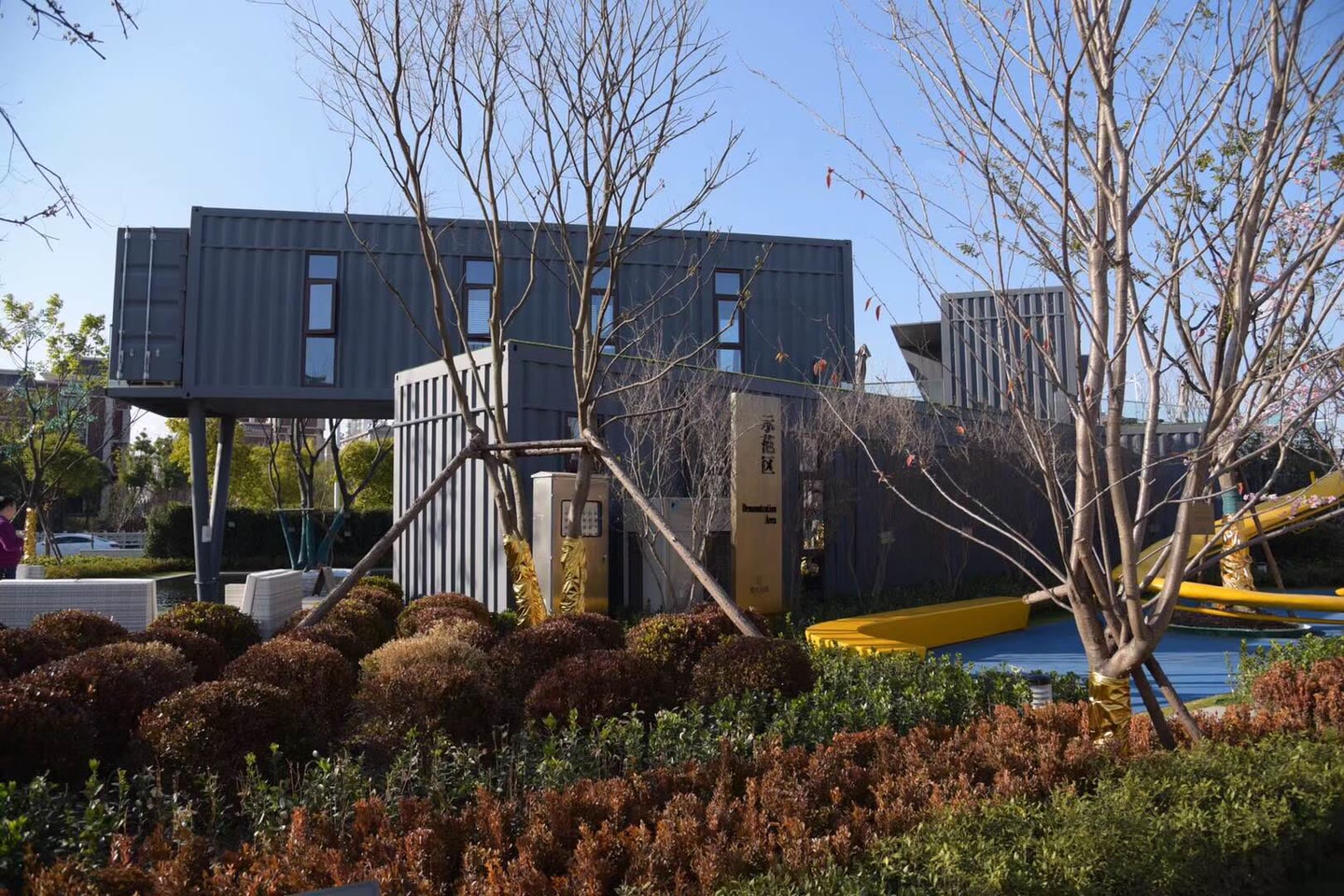 Side view of the completed container sales pavilion and surrounding landscape